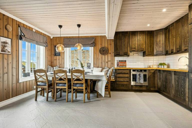 Family-friendly nice vacation home with yard & patio | Good for workation | Dogs allowed — photo 2