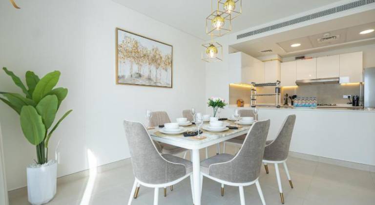 Luxury 3BR-M Oasis -Sunlit Family Retreat — photo 3