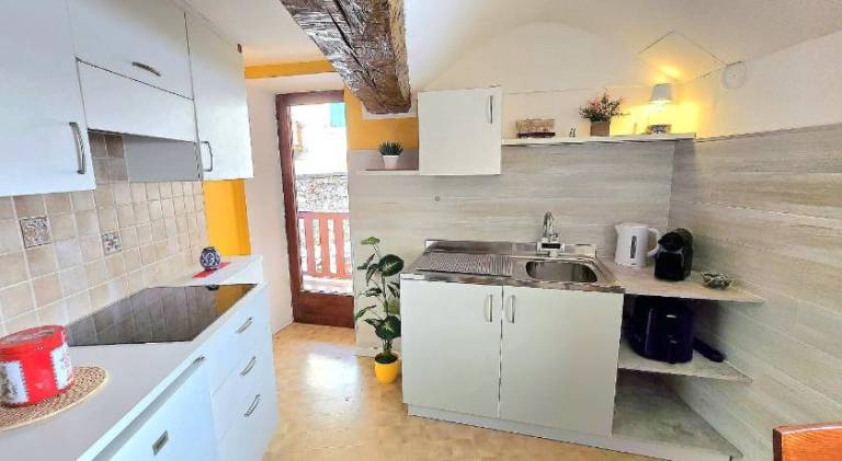 Holiday apartment with yard & terrace — photo 4