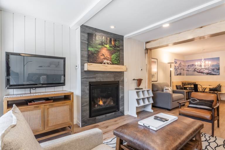 Fully Renovated! St Anton 17 Ski in Ski Out 1 Bedroom 1 Bathroom Condo! Sleeps up to 4! — photo 3