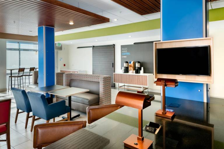 Holiday Inn Express & Suites Bend South By IHG — photo 2