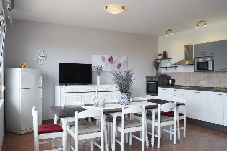 Comfortable and spacious apartment with terrace Rab (A-12383-a) — photo 3