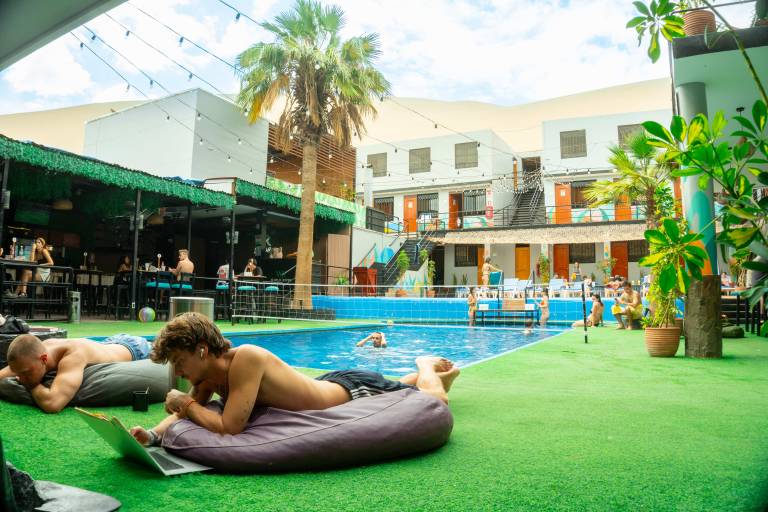 Wild Rover Huacachina