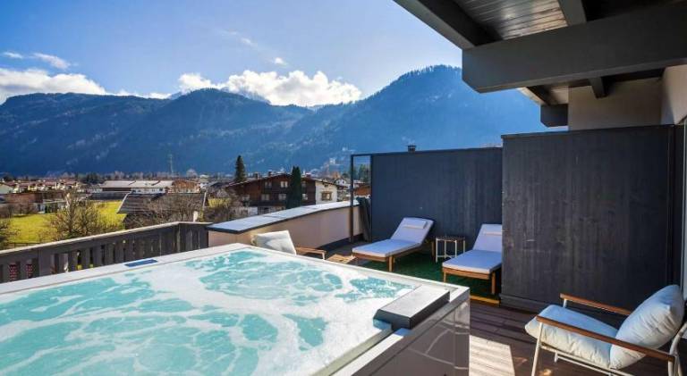 Vacation home with jacuzzi | Perfect for remote work | Pets are welcome — photo 3