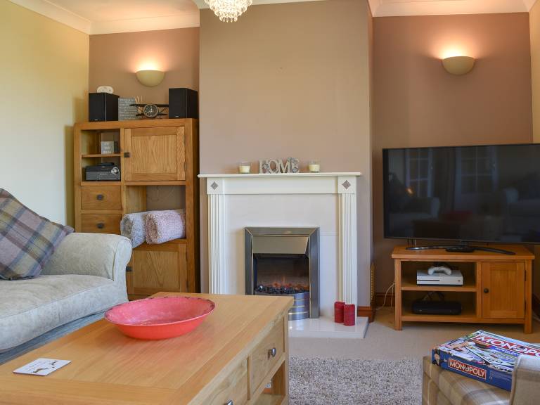 Cottage with barbecue, garden & patio | River view — photo 2