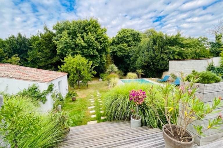 House with yard, grill & private pool — photo 4