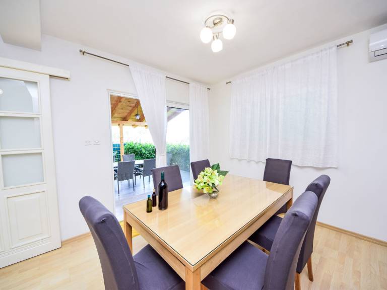 Apartment with patio & grill — photo 5