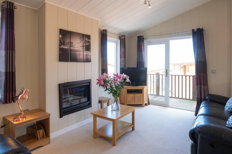 Lodge with terrace — photo 2