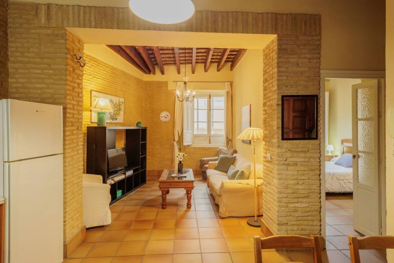 House with fast internet & patio | Close to Seville Cathedral | City view | Suitable for remote work | Pets allowed — photo 2