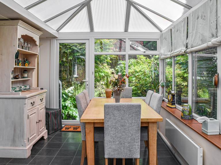 Cottage with garden — photo 3