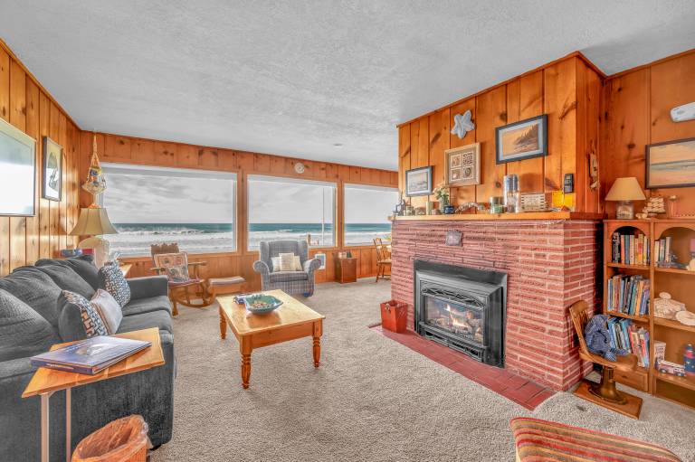 Beach Bungalow - Roads End — photo 3