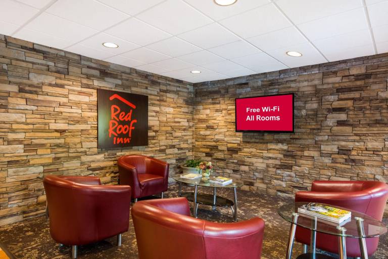 Red Roof Inn Hendersonville — photo 3