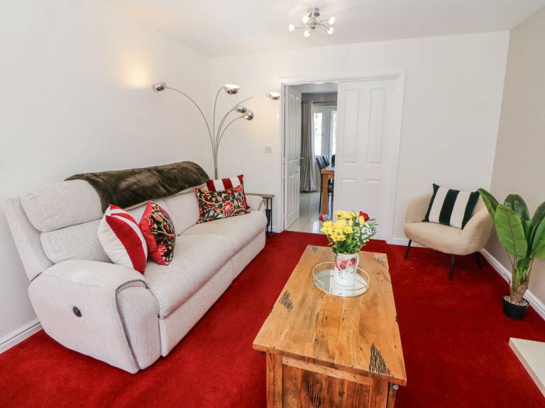 Children-friendly charming cottage with yard | Pets allowed — photo 4