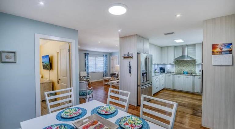 3 miles to AMI beach, 3 bed 2 bath, 4 miles to IMG — photo 4