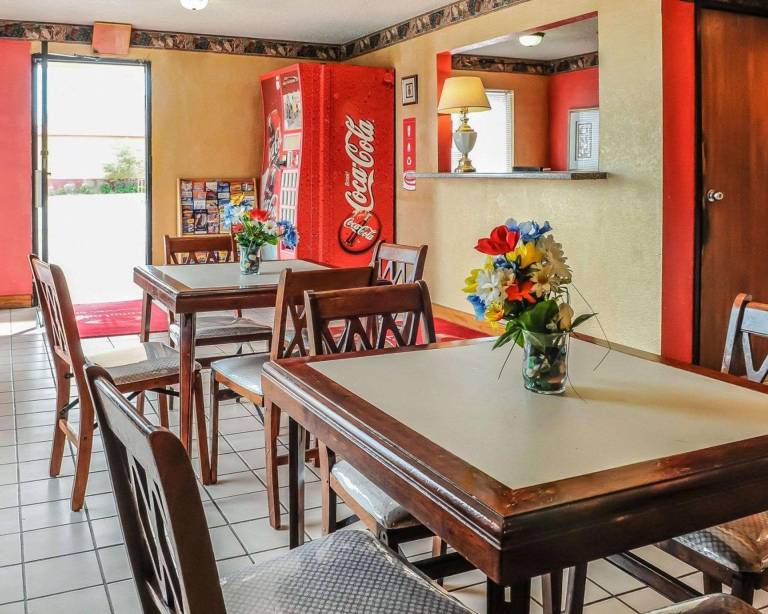 Econo Lodge Tucumcari Route 66 — photo 4