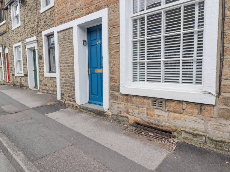 Cottage with terrace — photo 2
