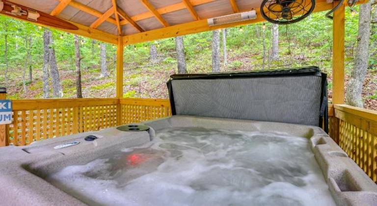 House with hot tub | Pets are welcome — photo 5