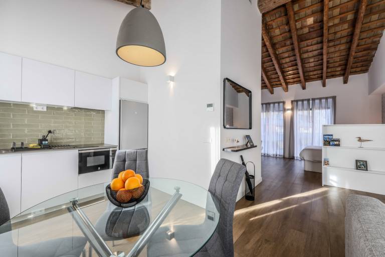 Precioso &aacute;tico tipo estudio reformado