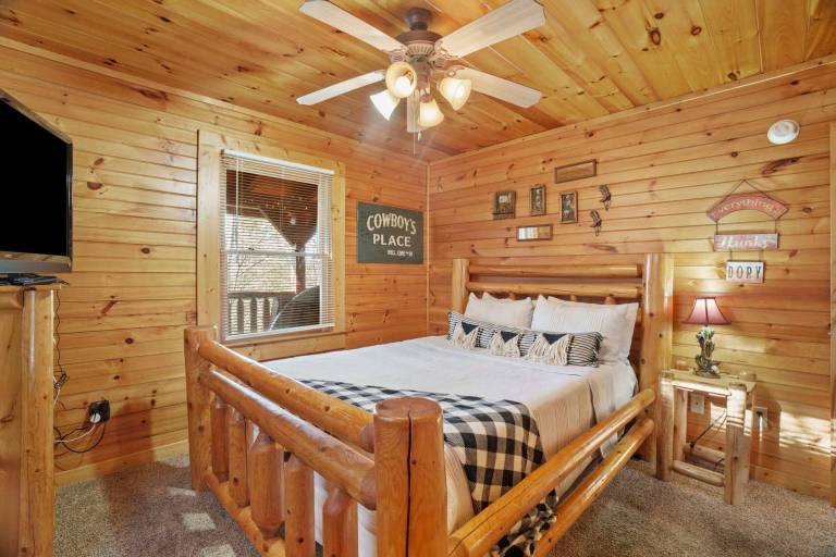 Cozy Mountain Retreat with Private Hot Tub — photo 5