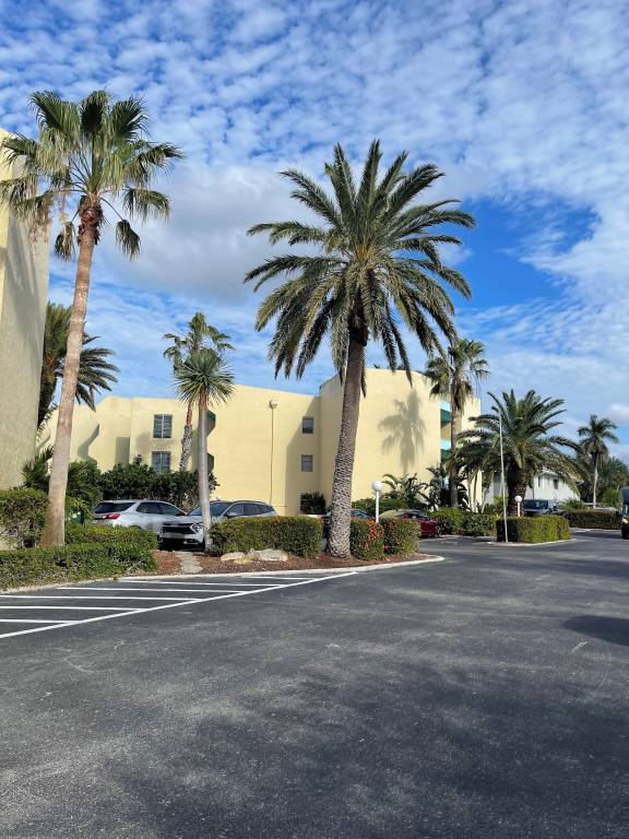 Condo  Pelican Bay