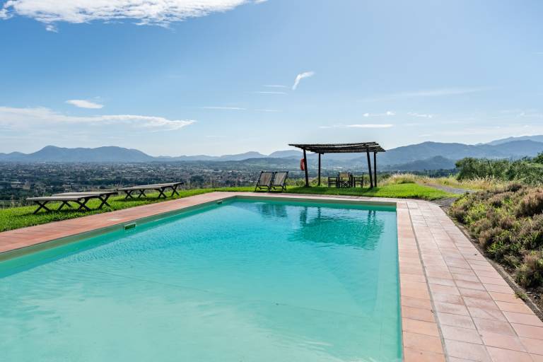 Villa with barbeque, private pool & yard — photo 4