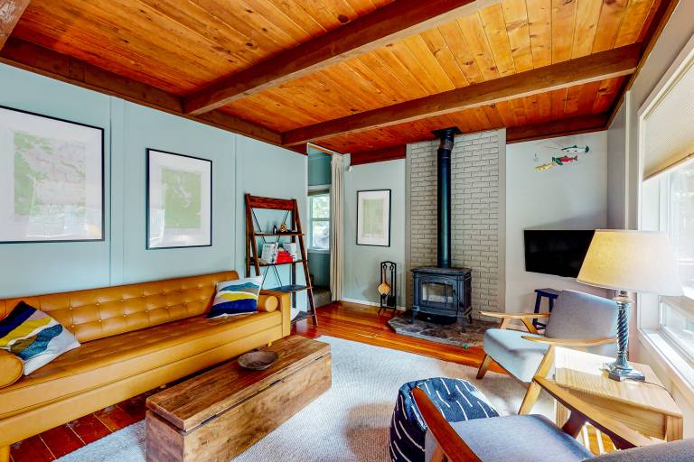 Dog Friendly 3 BR Cabin W & Decks & Bunk room