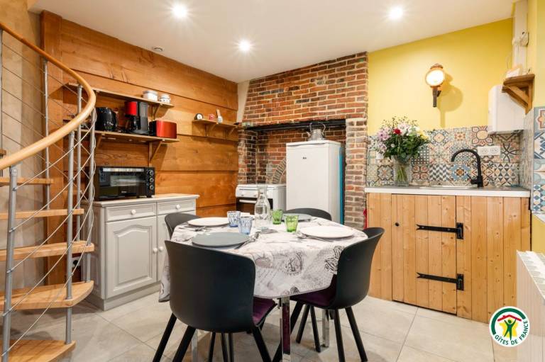 Gite with patio, yard & barbecue — photo 3