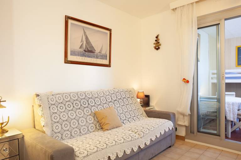Studio "Near the Beaches" with Private Loggia and Wi-Fi — photo 3