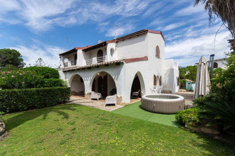 Family-friendly wonderful villa with hot tub & yard | Next to the beach | Pet-friendly — photo 4