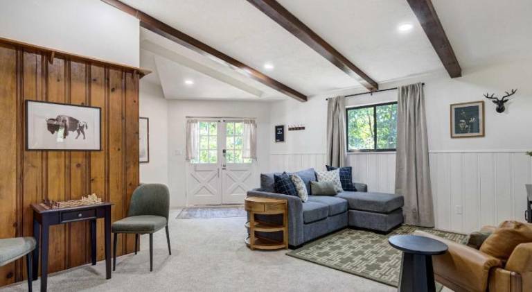 Noble Mansion 7 Bedrooms w Hot Tub Firepit & BBQ — photo 3