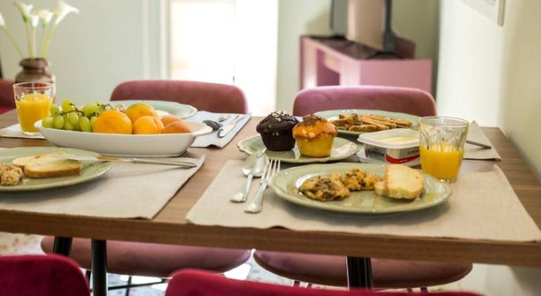 Serviced apartment with yard | Near Temple of Hephaestus | Dogs allowed — photo 4