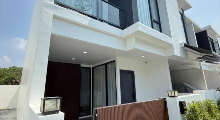 Villa with pool & hot tub in Chonburi