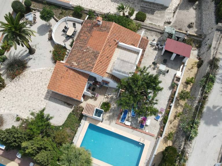 House with pool — photo 2
