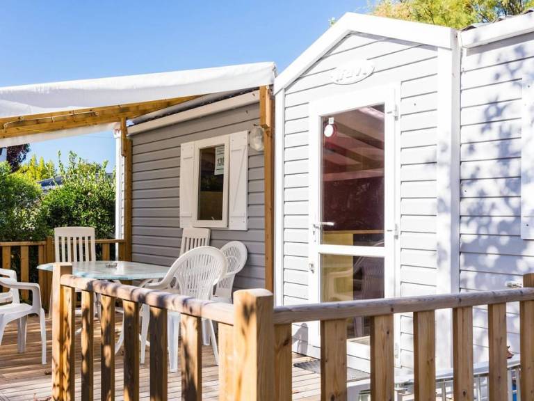 Family-friendly mobile home with heated pool & patio | Pets allowed — photo 4