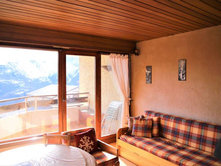 Studio cabin at foot of slopes, balcony, parking, pets allowed — photo 4