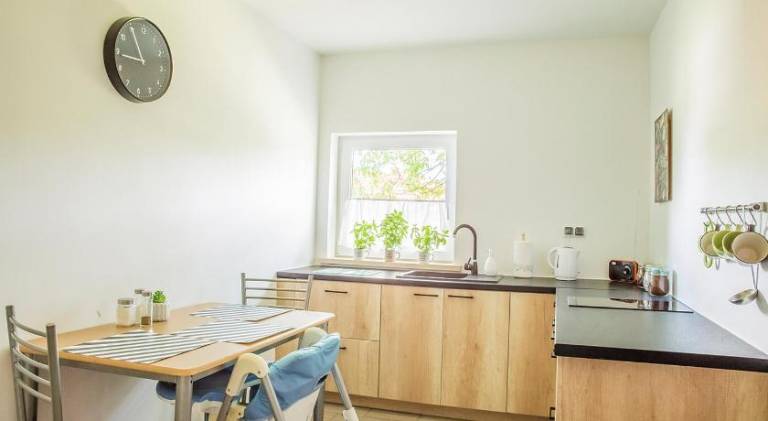 Holiday apartment with terrace & yard — photo 4