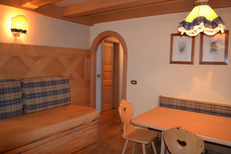 Family-oriented charming rental apartment with patio | Mountain view | Next to the ski | Dogs allowed — photo 4