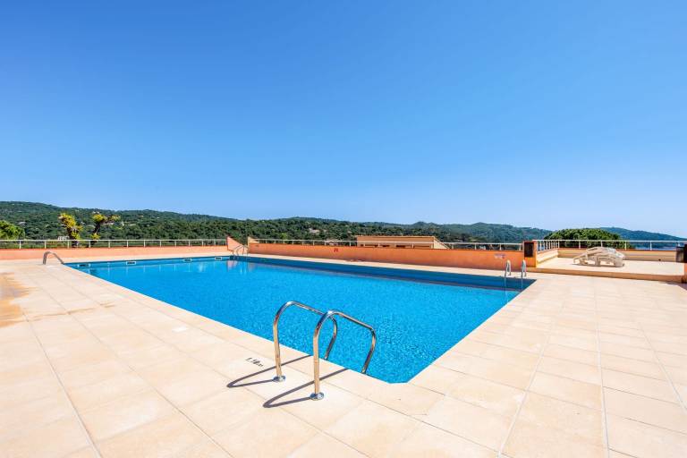 Family-oriented holiday apartment with terrace & private pool | Next to the beach | Dogs allowed — photo 2