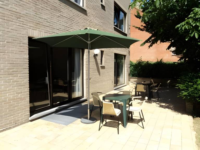 Serviced apartment with patio, garden & pool | Good for workation | Dogs allowed — photo 4