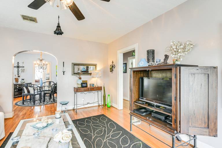 1/2 Mi to Beach! Pet-Friendly Dtwn Galveston Home — photo 5