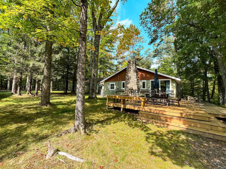 Child-friendly beautiful vacation home with grill | Water view | Pets allowed — photo 3