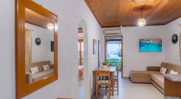 Wonderful apartment with patio, yard & pool | Close to the beach | Perfect for remote work | Pets allowed — photo 2