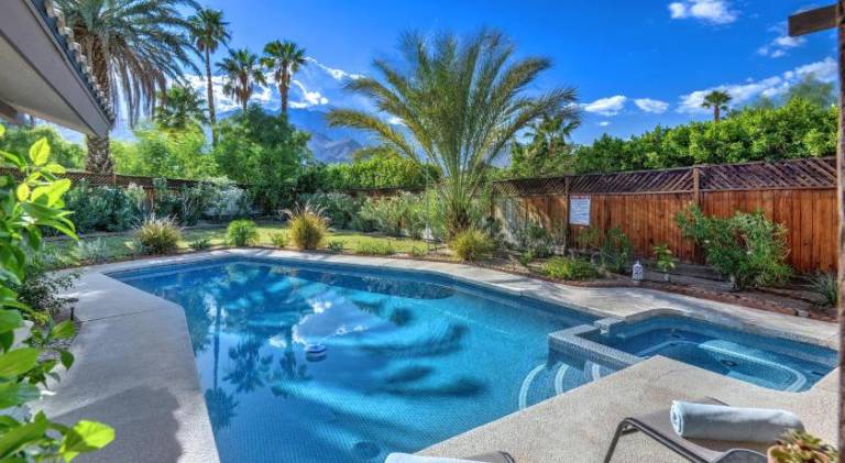 House with pool & jacuzzi in Palm Springs, CA