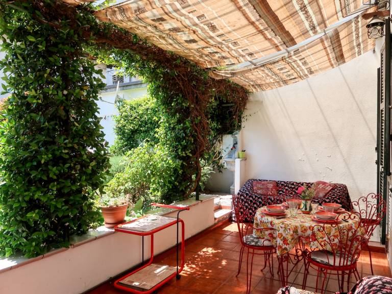 Holiday apartment with BBQ, yard & terrace — photo 3