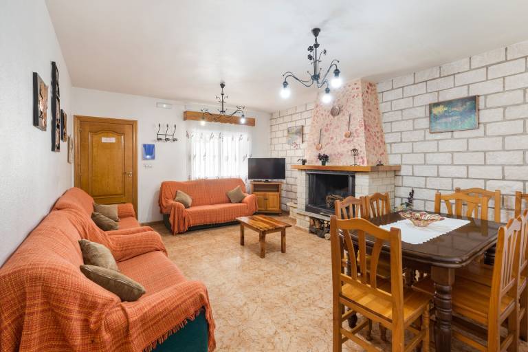 Family-oriented vacation home with garden, BBQ & terrace | Mountain view | Pets are welcome — photo 3