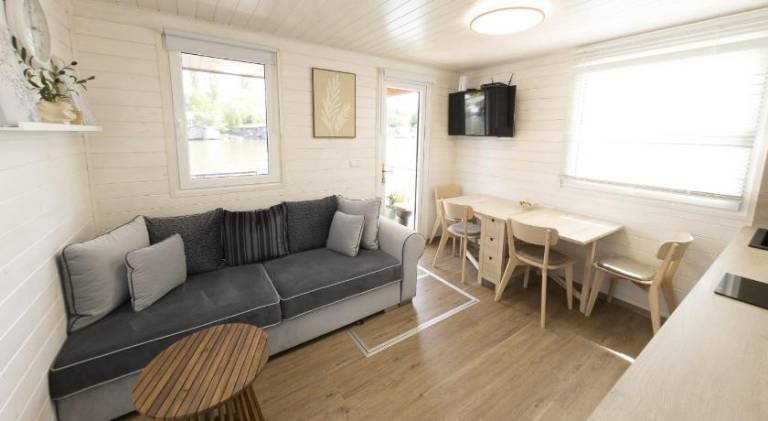 Boat with 2 rooms for 5 persons — photo 2