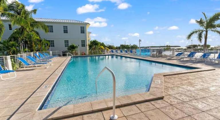 Vacation home with pool | Dogs allowed — photo 3