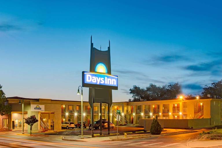 Days Inn by Wyndham Albuquerque Downtown — photo 4