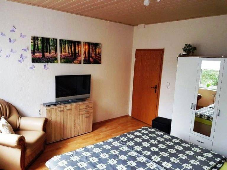 Family-friendly pleasant rental apartment with patio, yard & barbecue | Pets allowed — photo 5