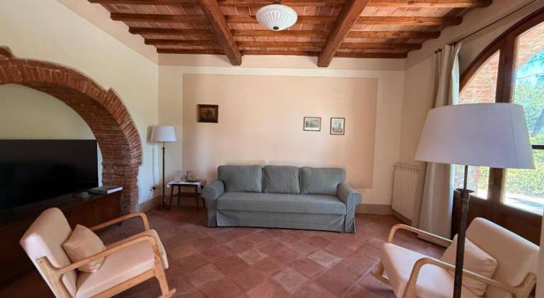 Holiday apartment with pool, patio & yard — photo 3